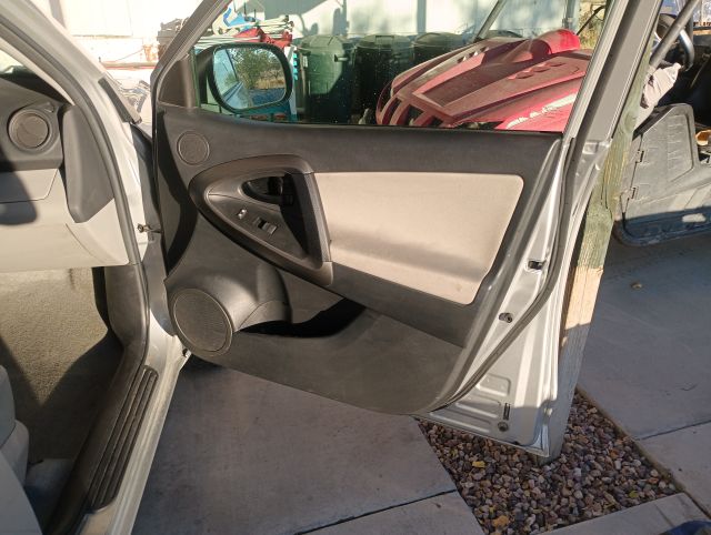 2011 RAV4 AWD (11).jpg